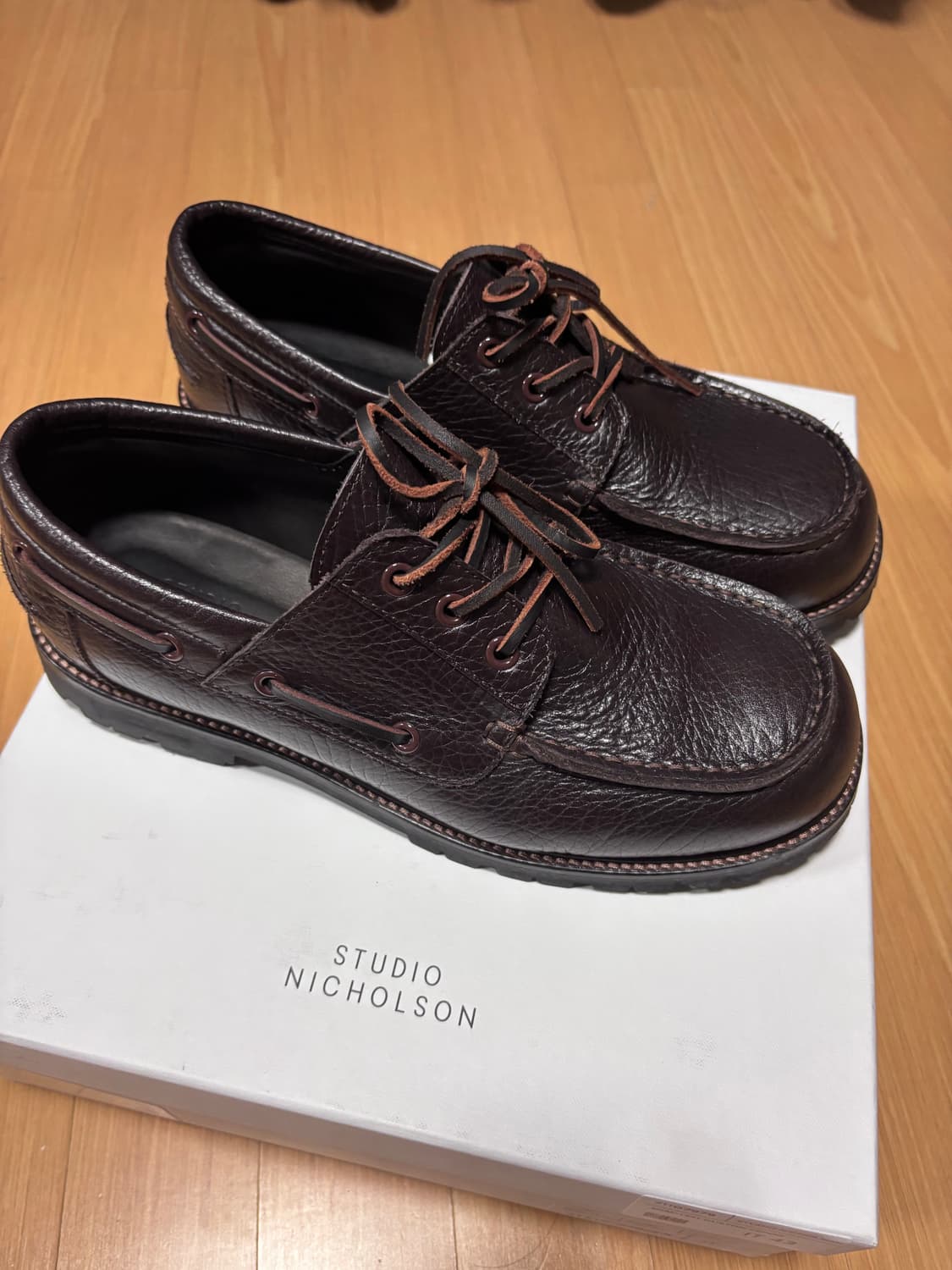 스튜디오니콜슨 레더 보트슈즈 브라운 상품이미지6