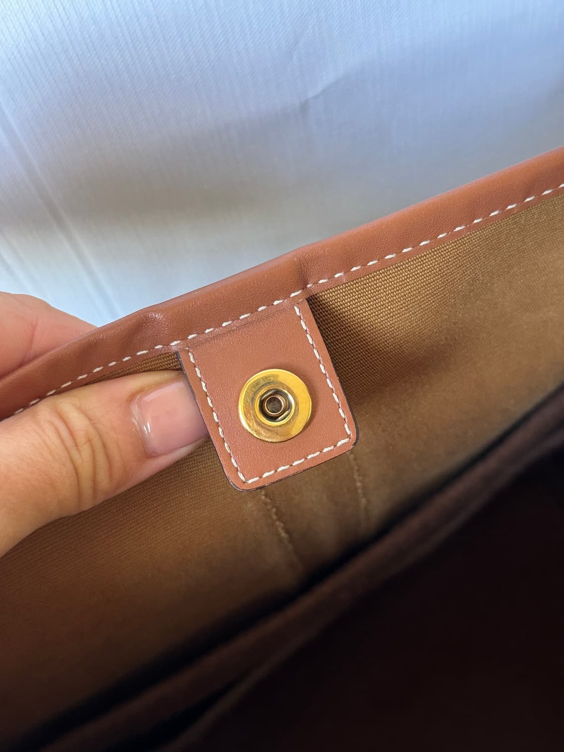 셀린느 트리오페 캔버스 카프스킨 버킷백 미듐 탄 상품이미지9