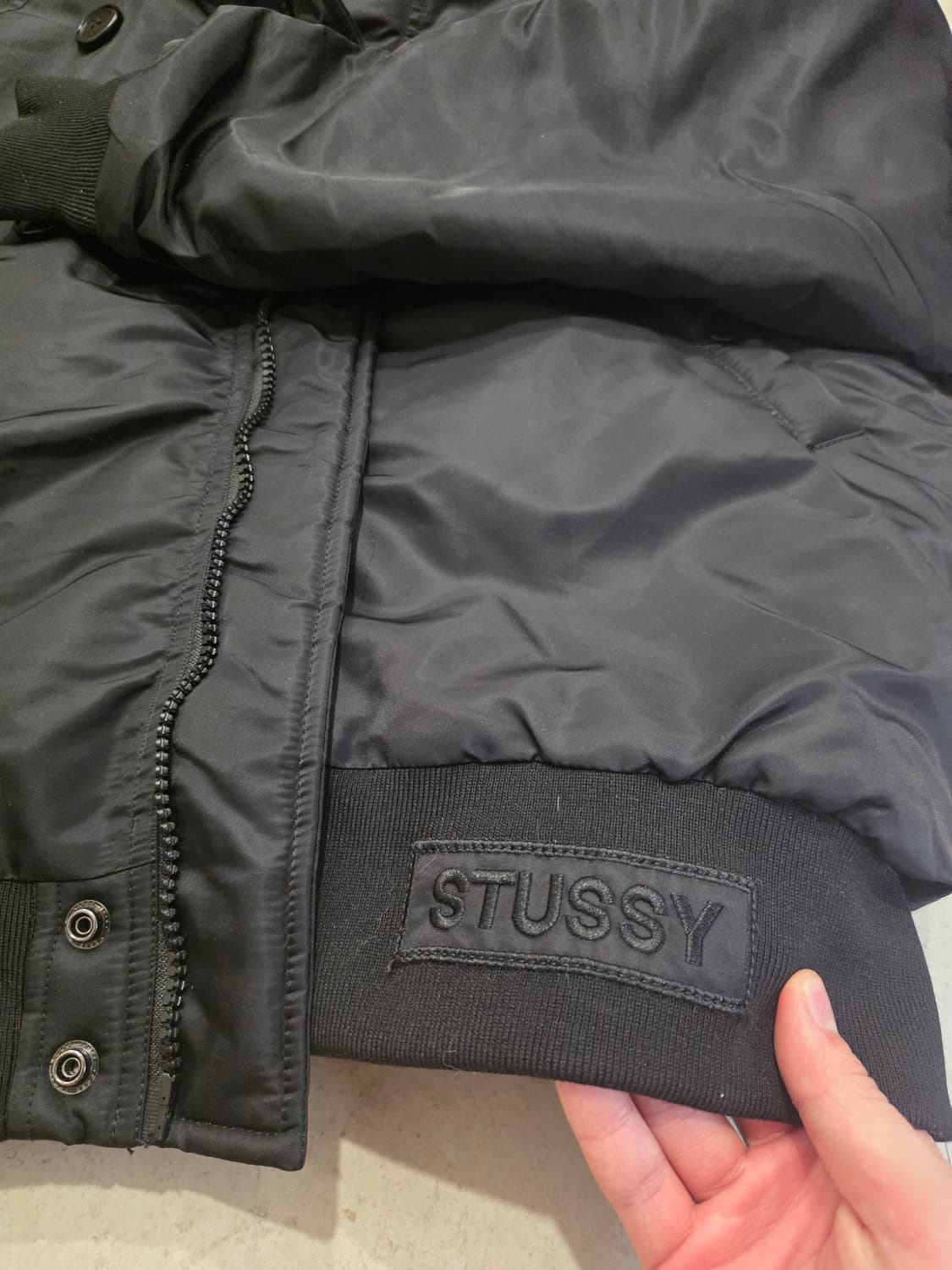 스투시 x 알파 인더스트리 N-2B 숏 웨이스트 파카 블랙 상품이미지4