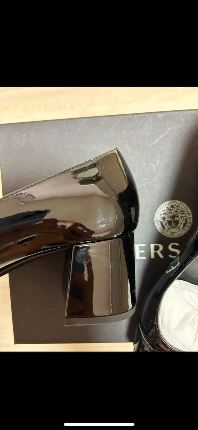 베르사체 메두사 펌프스힐 상품이미지3