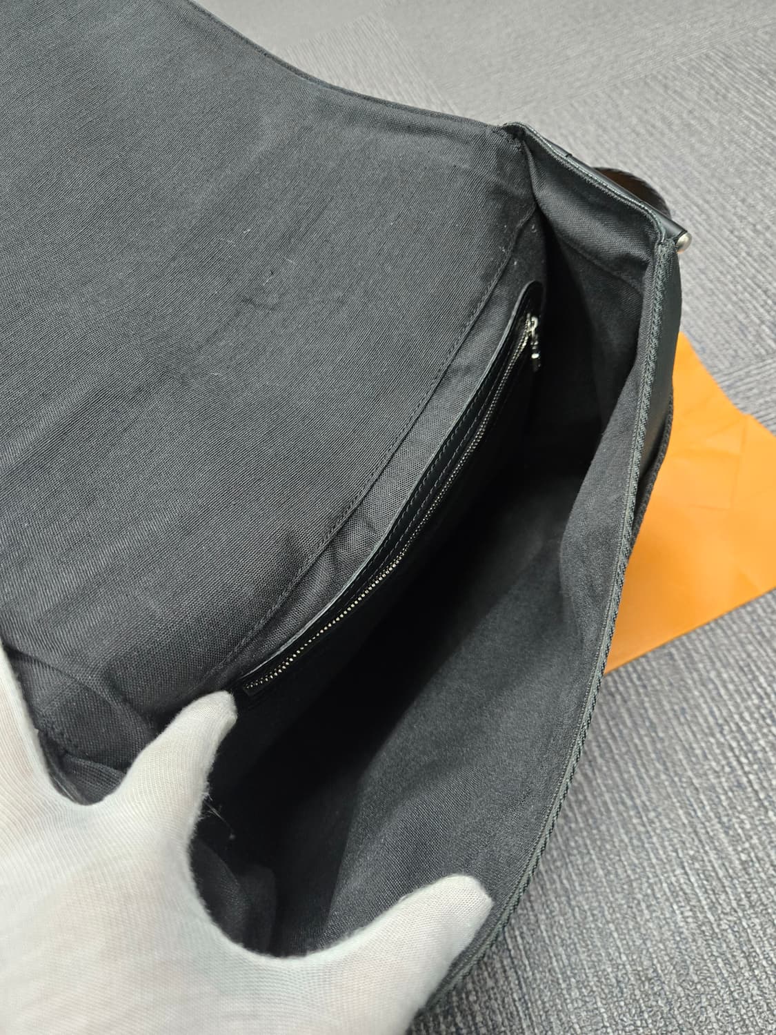 [특가][정품] 루이비통 타이거 디스트릭트 메신저백 상품이미지8