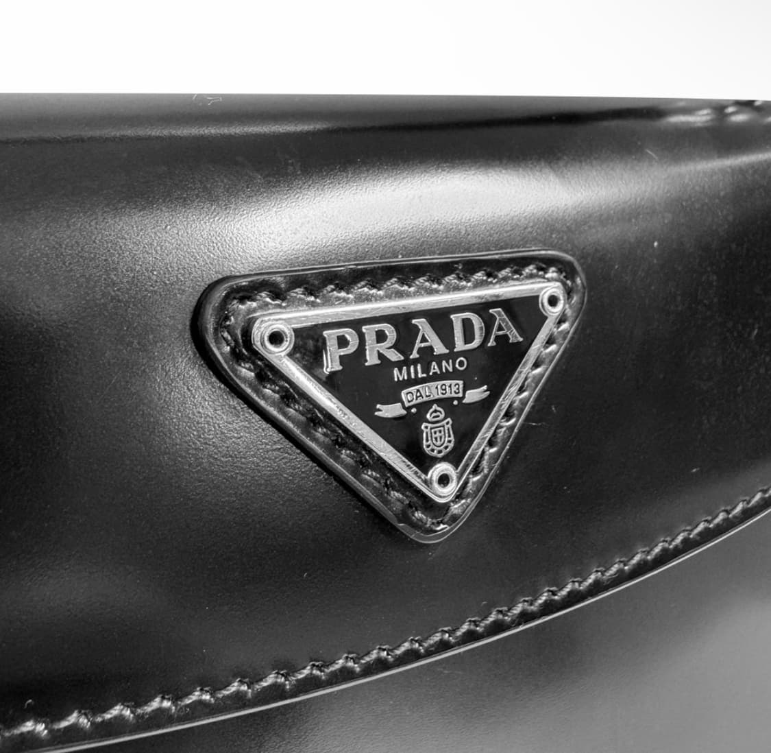 [MINI] 프라다 여성 브러시드 레더 클레오 플랩 숄더백 미니백 블랙 상품이미지8