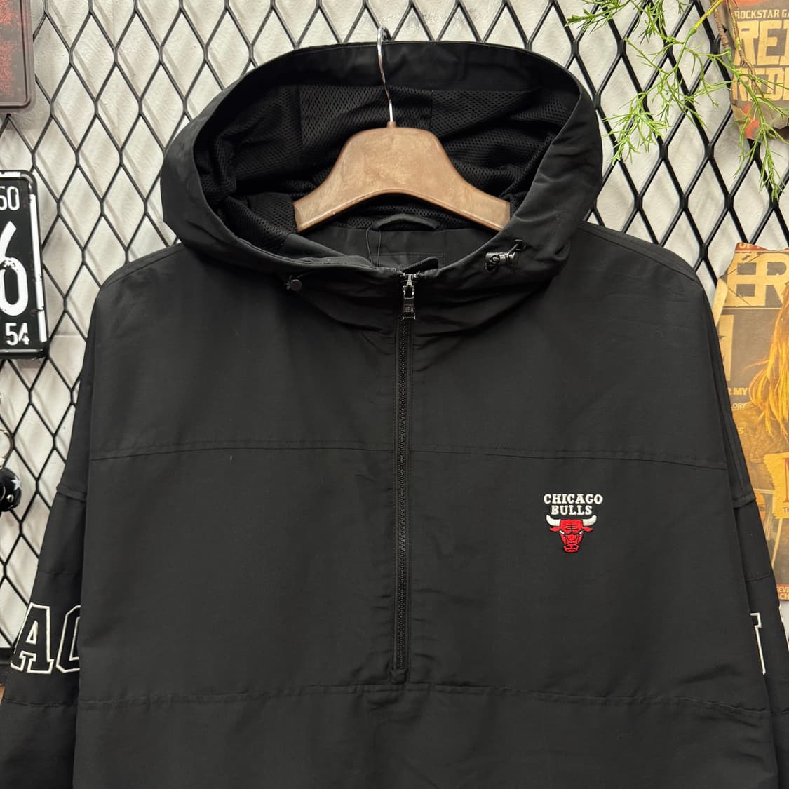 21S/S NBA X 시카고불스 후드 하프집업 후면 프린팅 포인트 블랙 상품이미지3