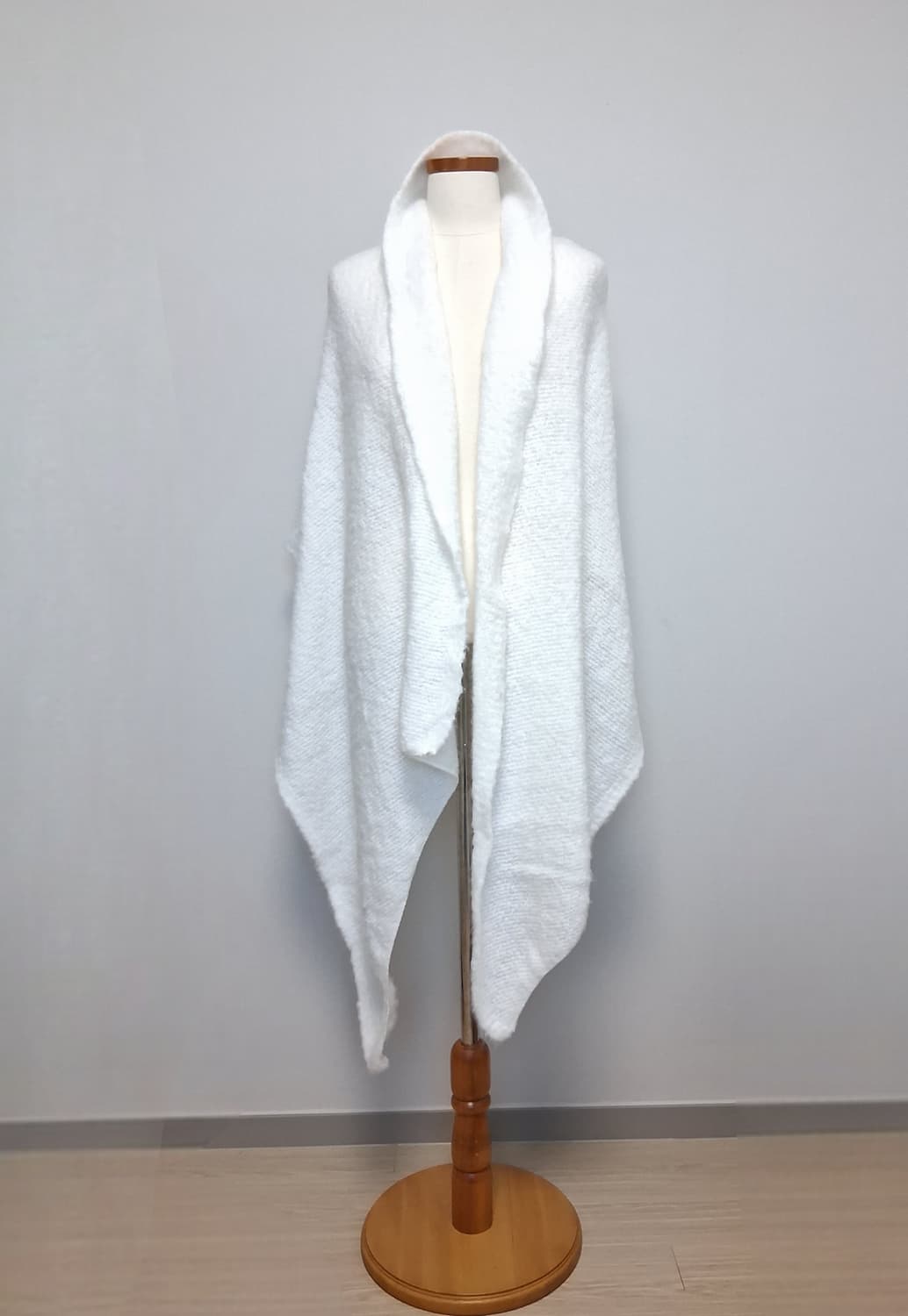 화이트 세미 부클 머플러(새상품) 상품이미지5