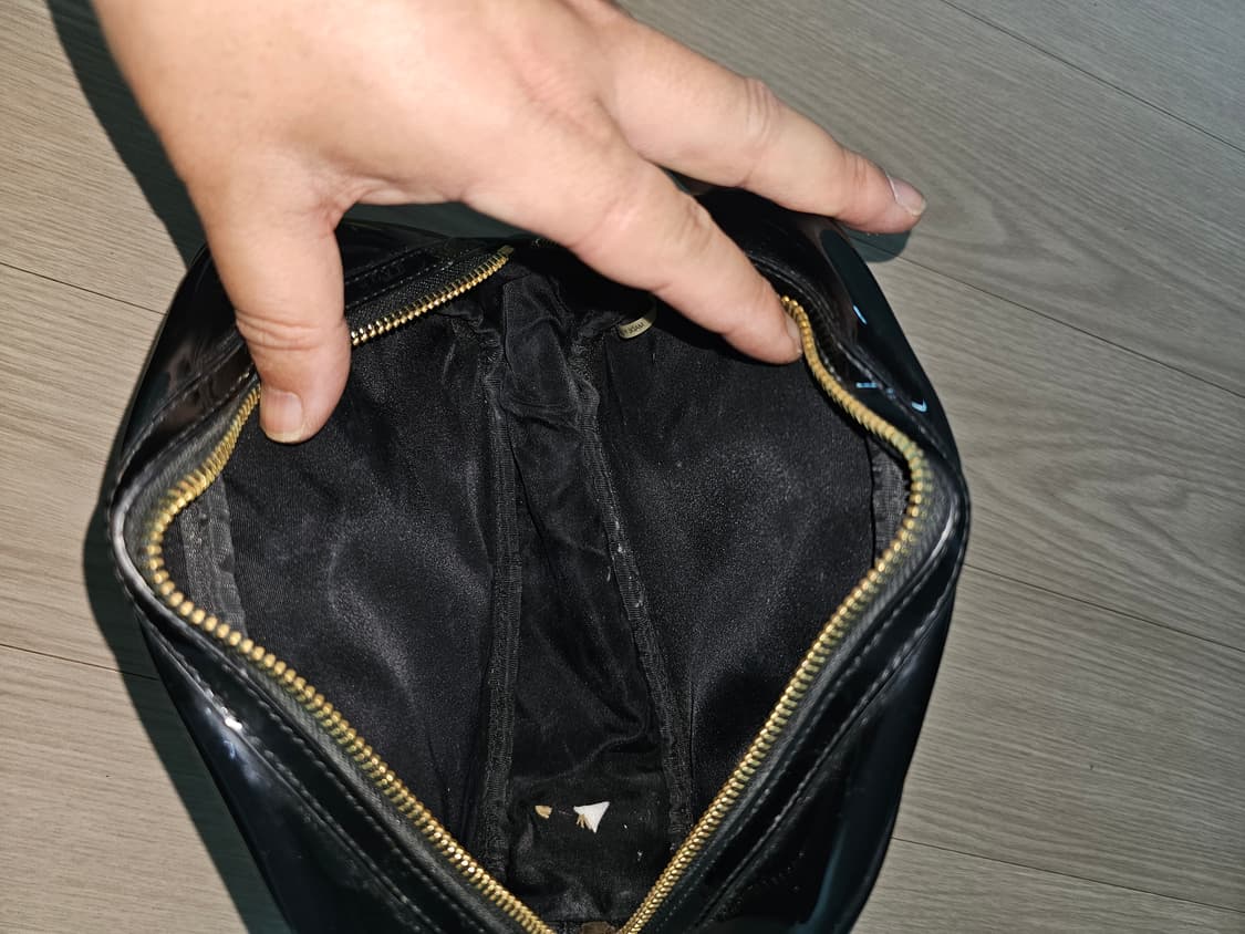 토리버치 에나멜 파우치  블랙 상품이미지7