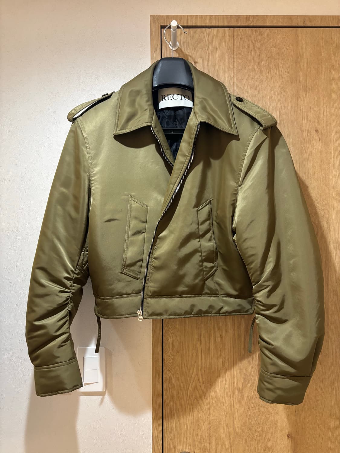 렉토 톨루즈 나일론 봄버 m 팝니다 상품이미지1