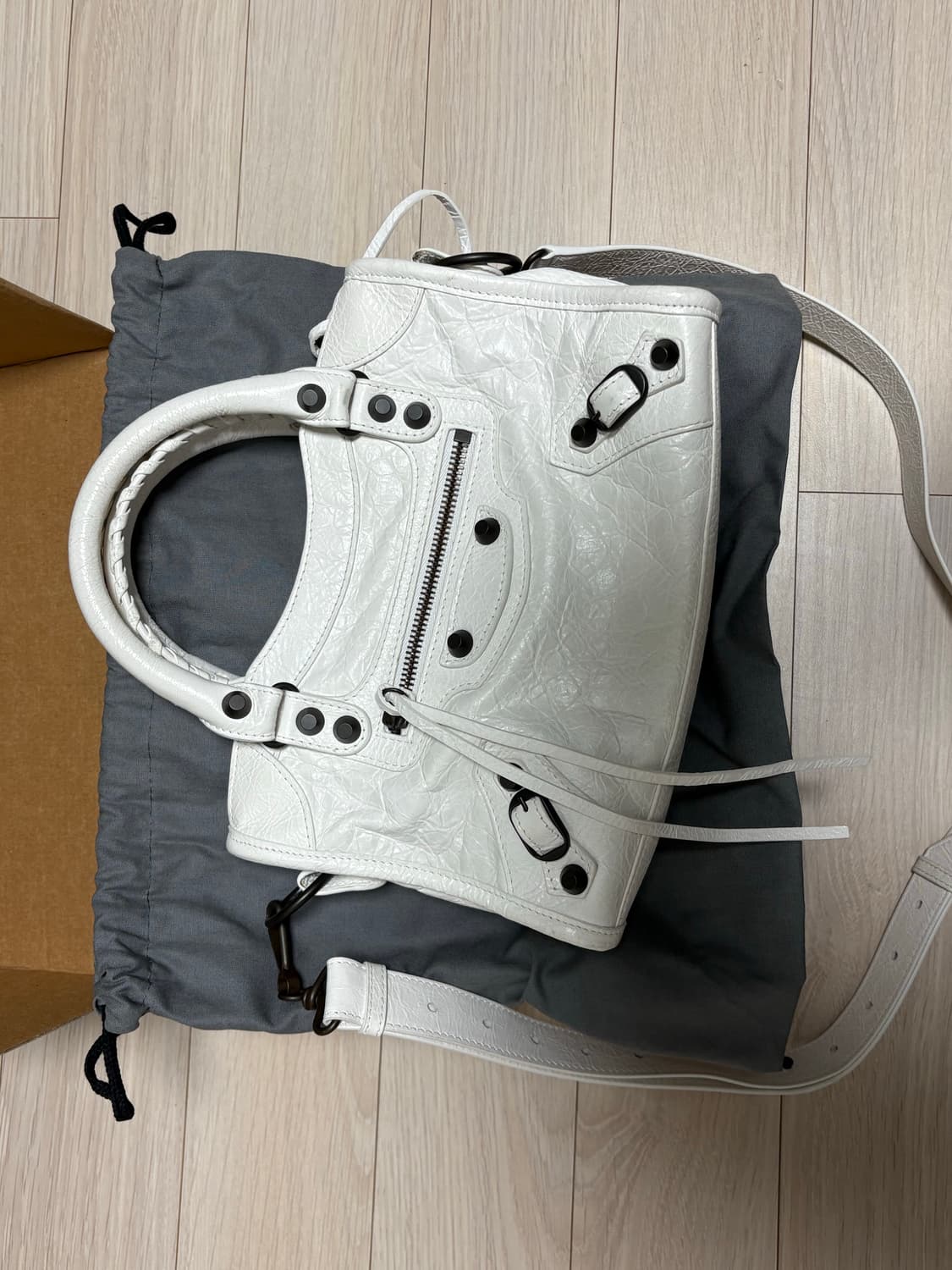 르 시티 백 미니 옵틱 화이트 상품이미지2