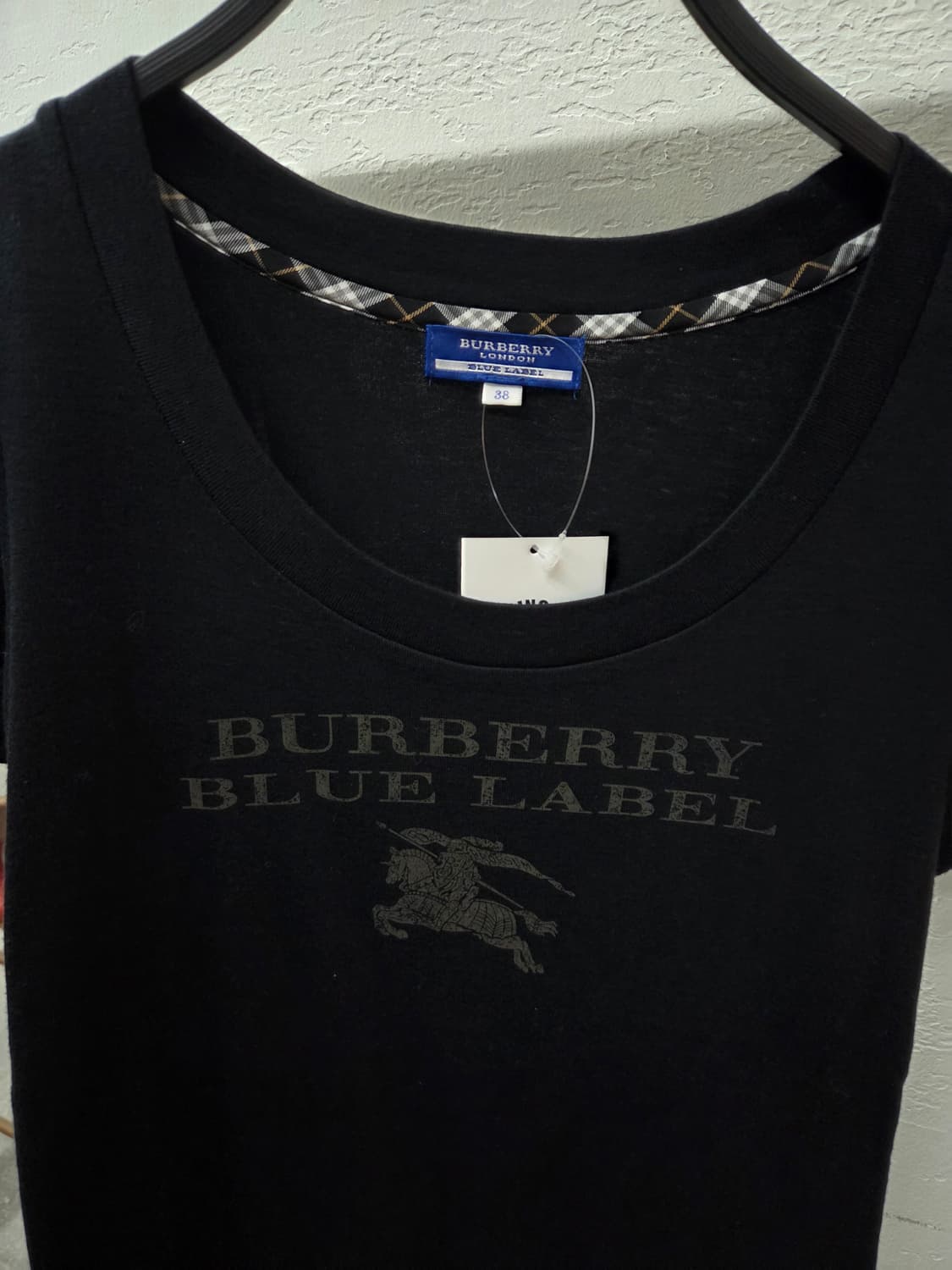 Burberry 버버리 블랙 라운드넥 반팔티 상품이미지1