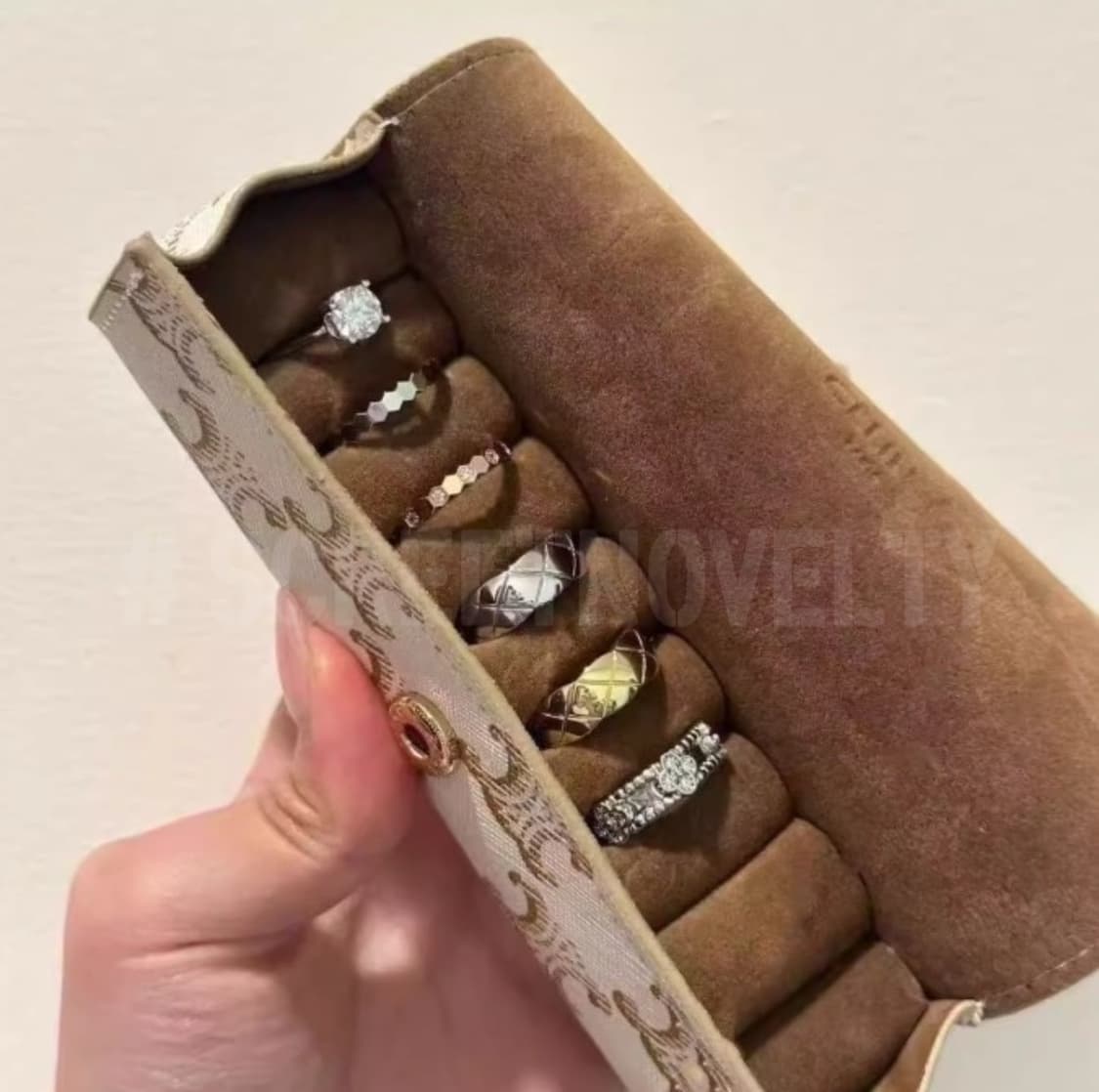 셀린느 트리옹페 쥬얼리 케이스 아이보리 상품이미지5