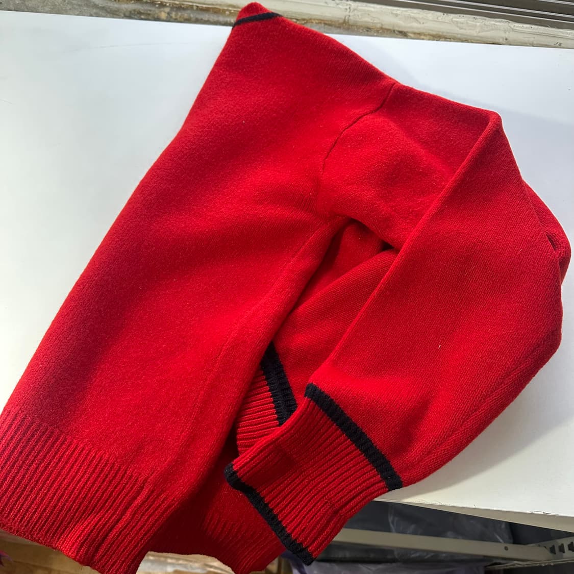 M 95 FILA 휠라 레드 기본로고 울100% 루즈핏 가디건 남여공용 상품이미지4