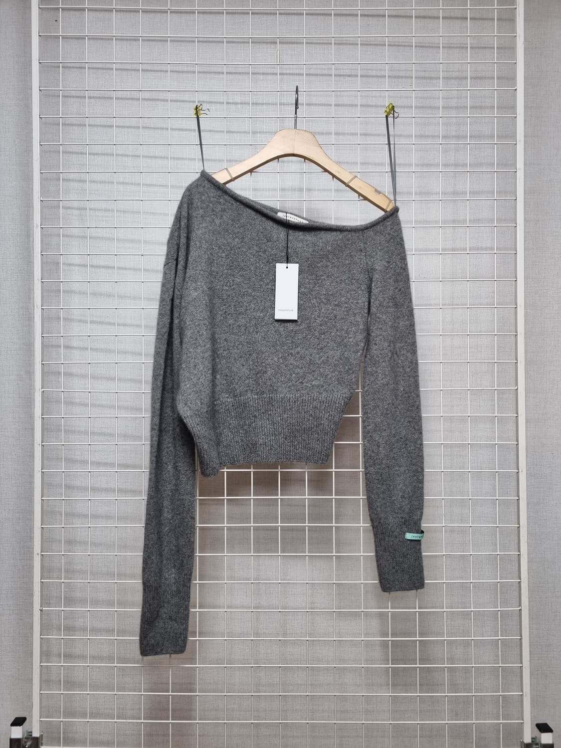 택포(새상품) 인스턴트펑크 원숄더 라쿤 니트 상품이미지2