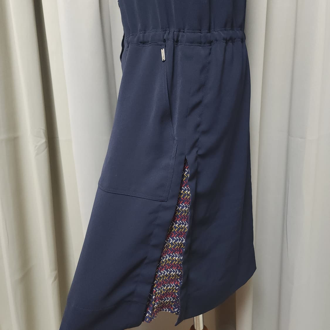 헤지스 슬리브리스 카라 원피스
90 상품이미지4