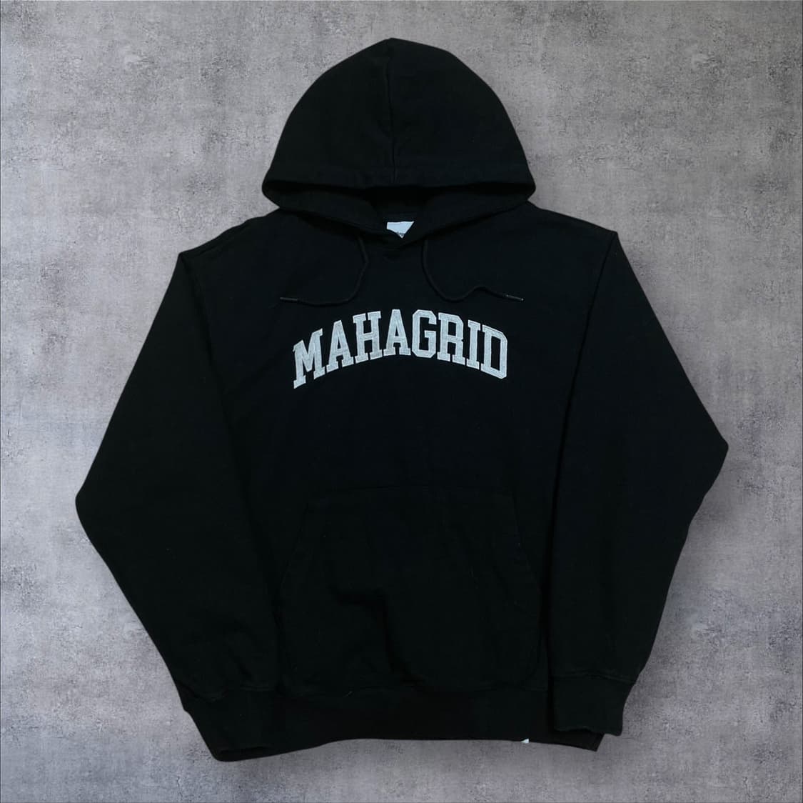 마하그리드 스펠아웃 로고 블랙 후드티 상품이미지1