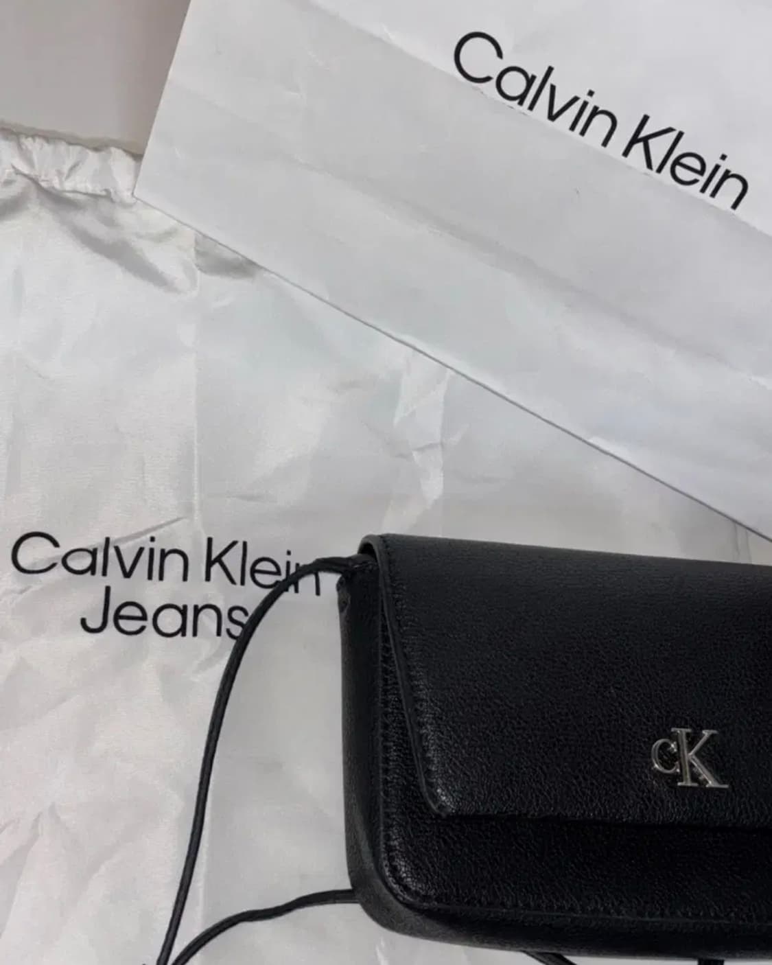 캘빈클라인 크로스백 상품이미지1