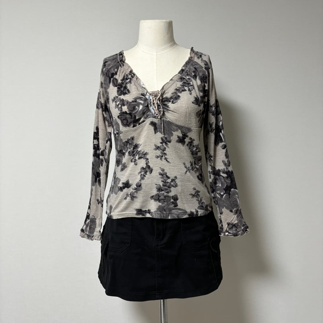 빈티지 플로럴 브이넥 프릴 디테일 긴팔티 상품이미지7