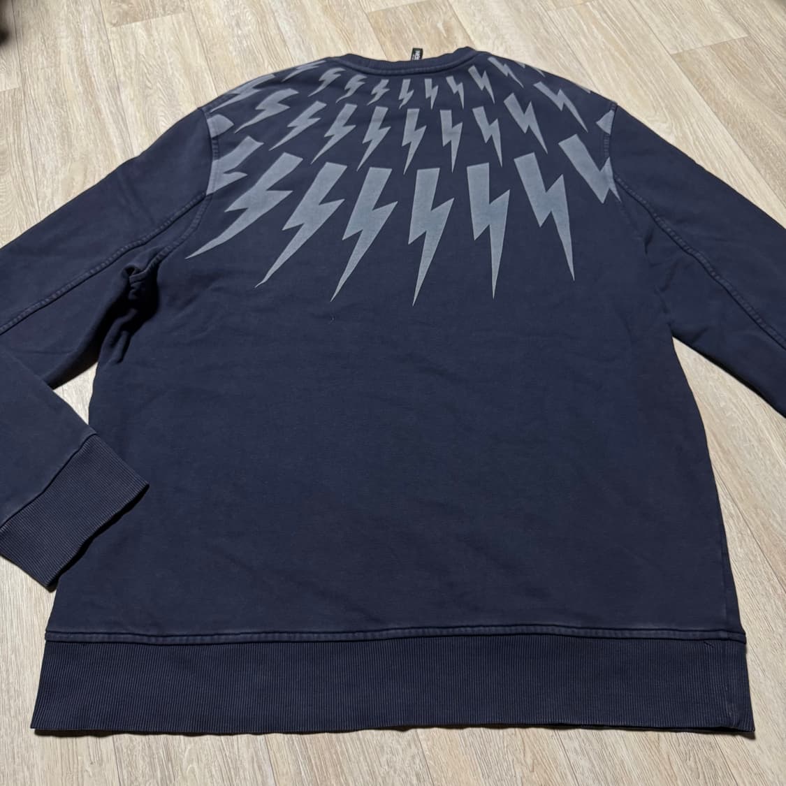 닐바렛 번개 맨투맨 XL 상품이미지2