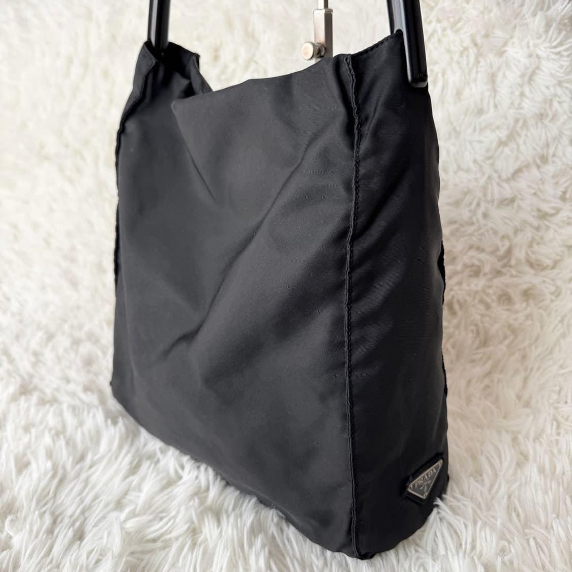 프라다 로고플레이트 나일론 토트백 상품이미지1