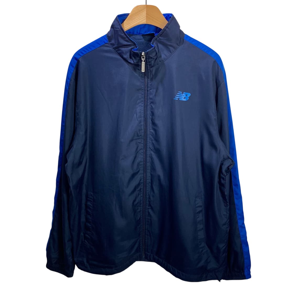 뉴발란스 사이드라인 네이비 바람막이 상품이미지2