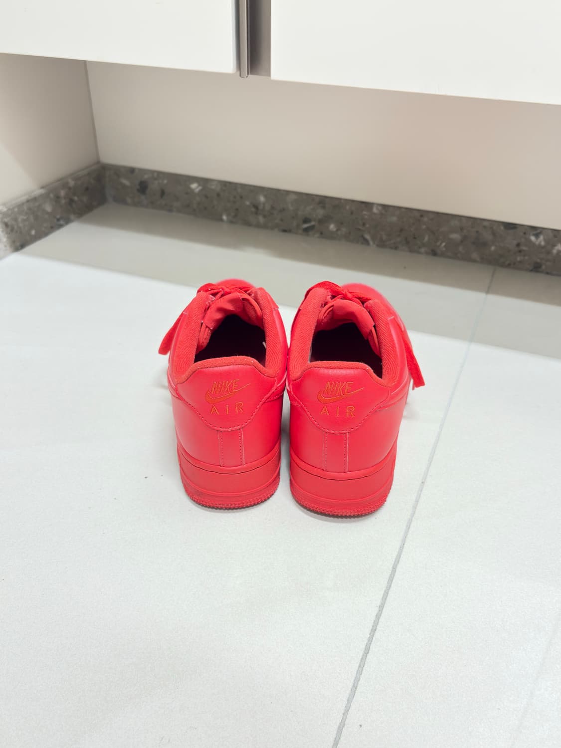 나이키 에어포스원 07 LV8 로우 트리플 레드 [280] 상품이미지4