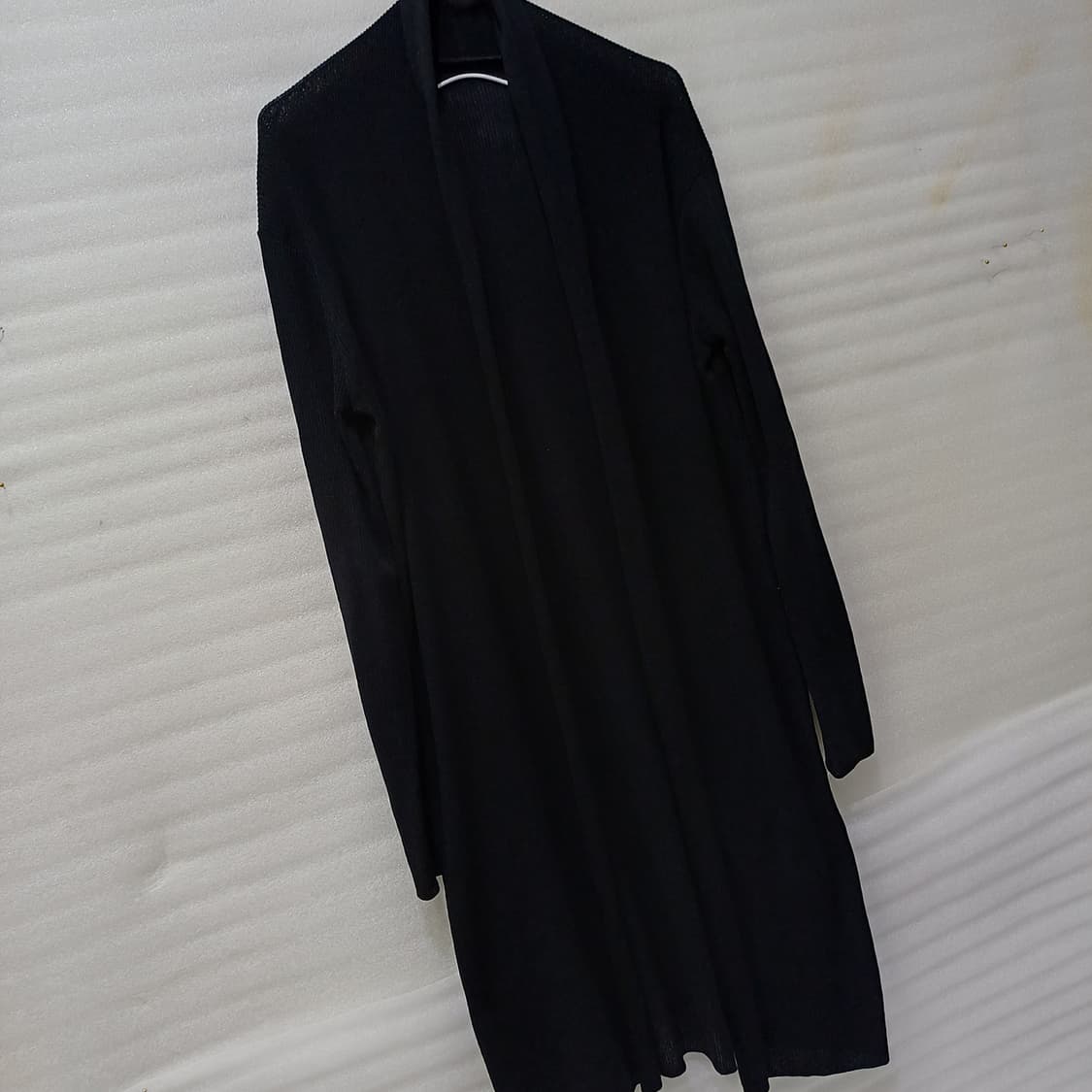 (찐블랙)

얇고 부드럽고 깔끔 , 신축성.
정품, 별 사용감 없이 굿. 상품이미지3