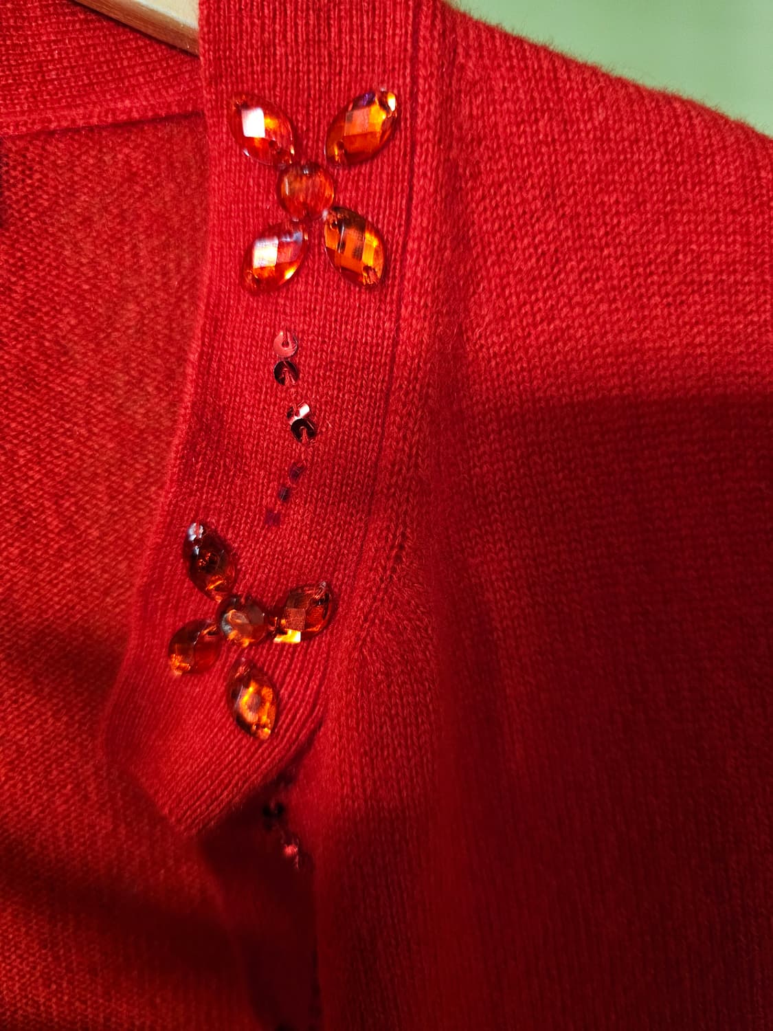 손정완 캐시미어 100% 보석장식 가디건 상품이미지3