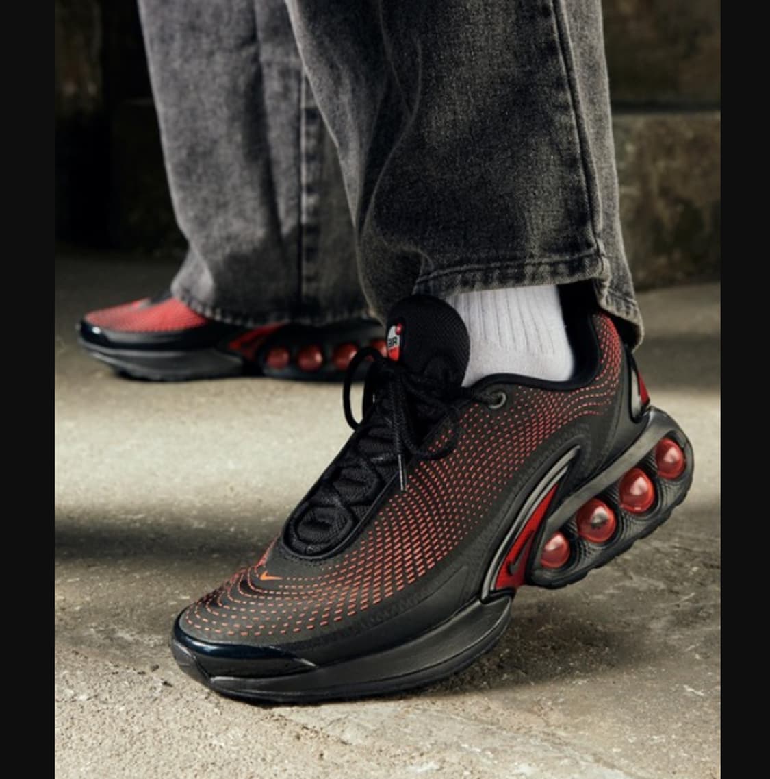 285 새제품) 나이키 에어맥스 Dn 에센셜 블랙 브라이트 크림슨 나코탭 상품이미지7