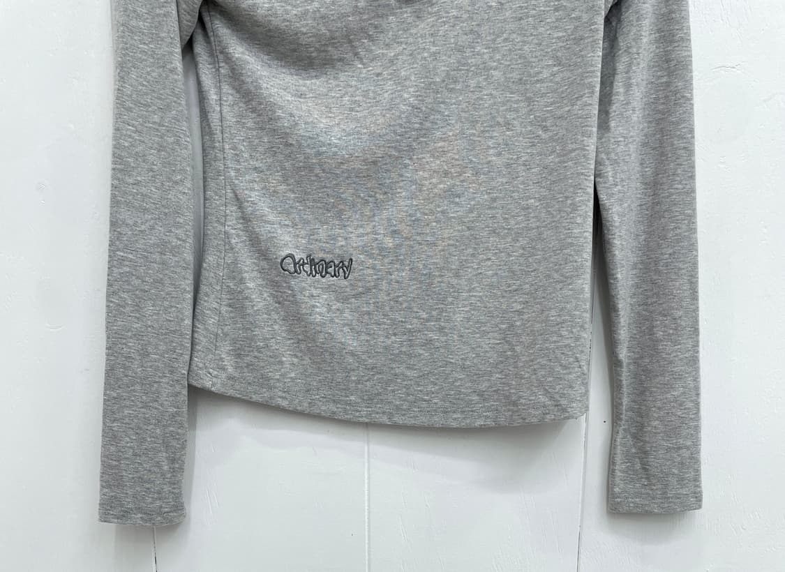 오디너리 홀리데이 숄더 컷아웃 롱슬리브 티셔츠 상품이미지5