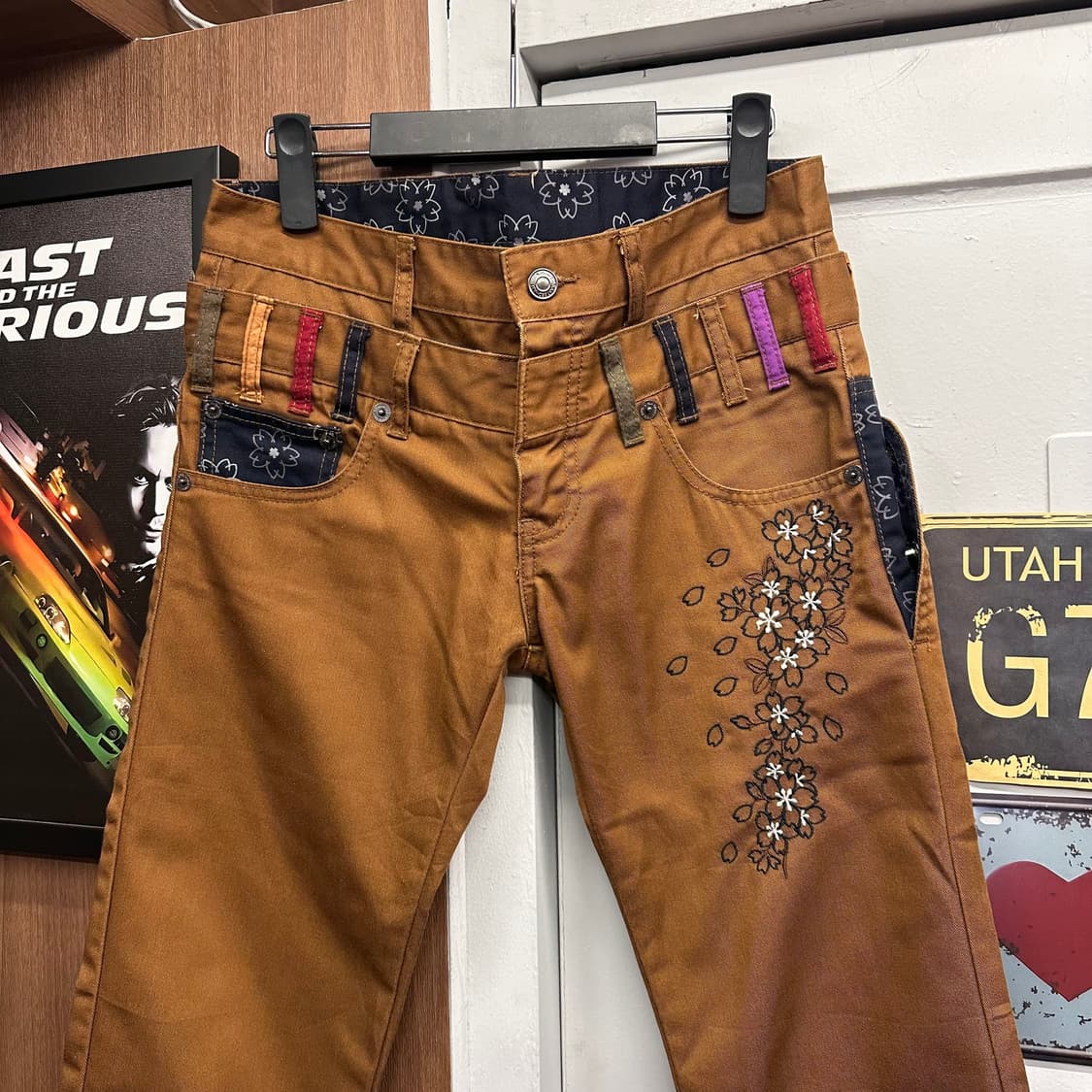 Camel Sakura Detail Capri Pants  상품이미지3