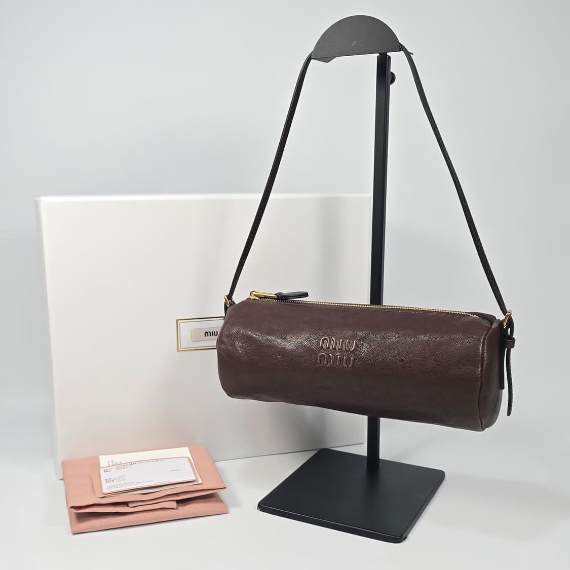 미우미우 나파 레더 파우치 숄더백 상품이미지1