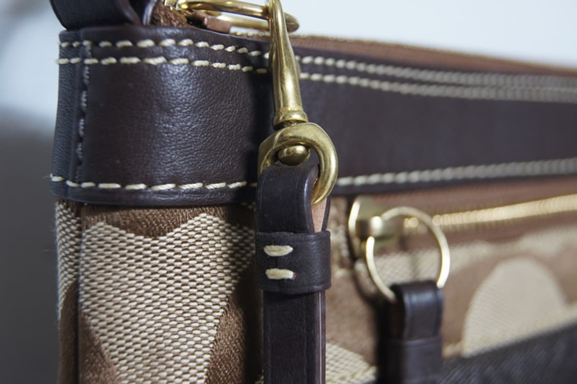 코치 시그니처 패턴 미니멀 숄더백 상품이미지4