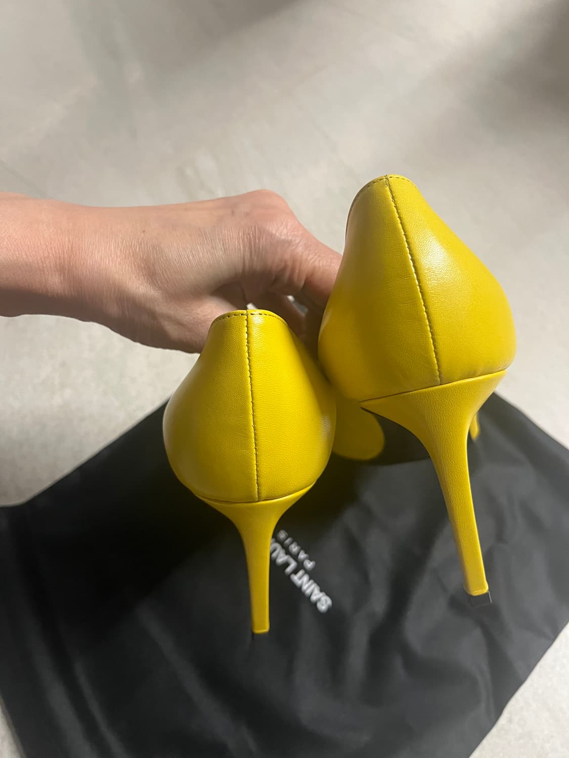 Saint Laurent yellow leather pumps 상품이미지5