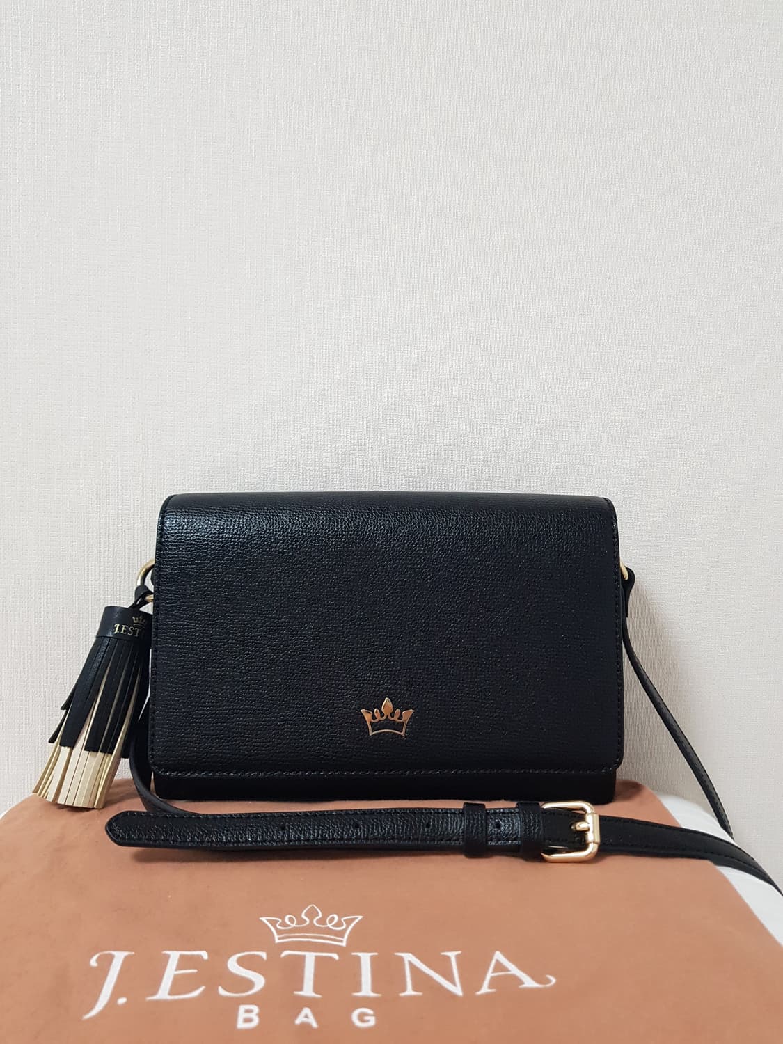 제이에스티나 테슬 크로스백 ㅡ 정품  상품이미지1