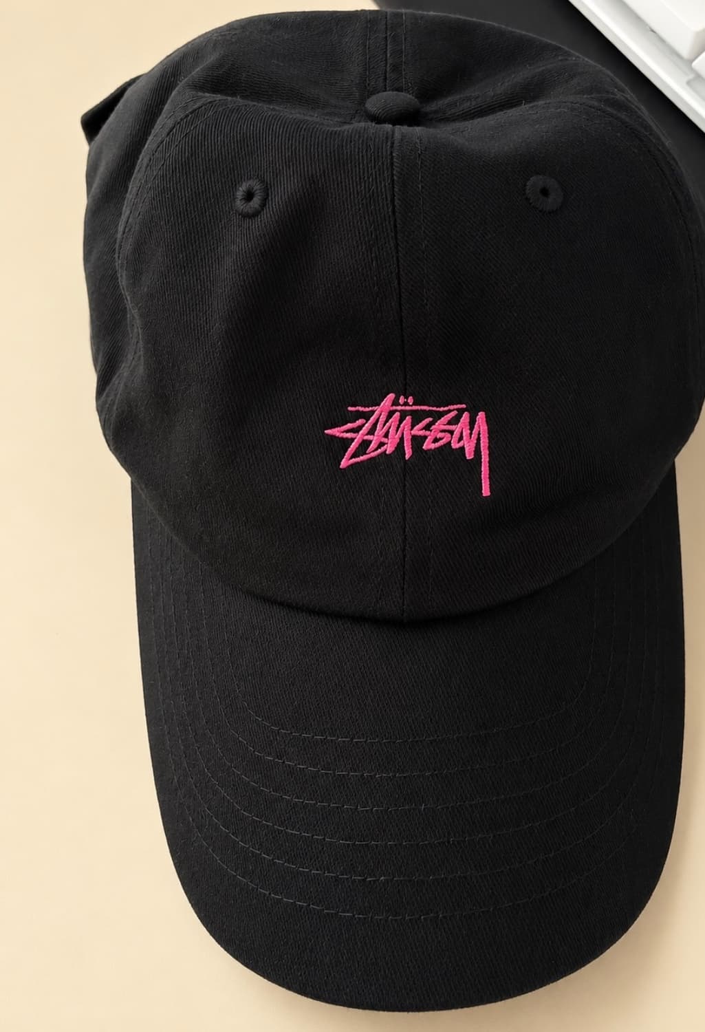 스투시(Stüssy) 블랙 볼캡 핑크 자수 로고 캡 모자 상품이미지1