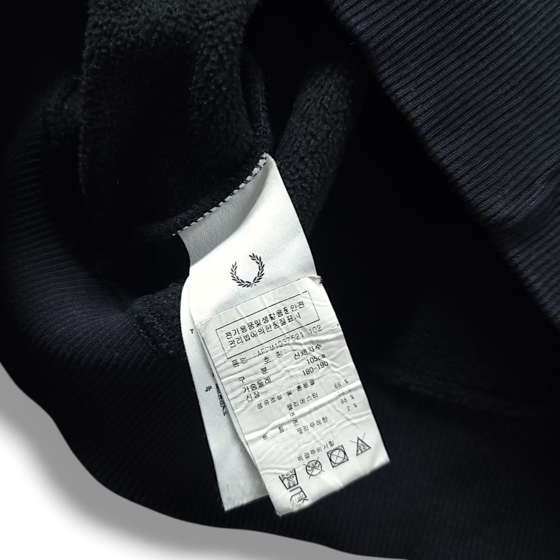 [L] 프레드페리 블랙 빅 자수 로고 기모 크루넥 맨투맨 상품이미지9