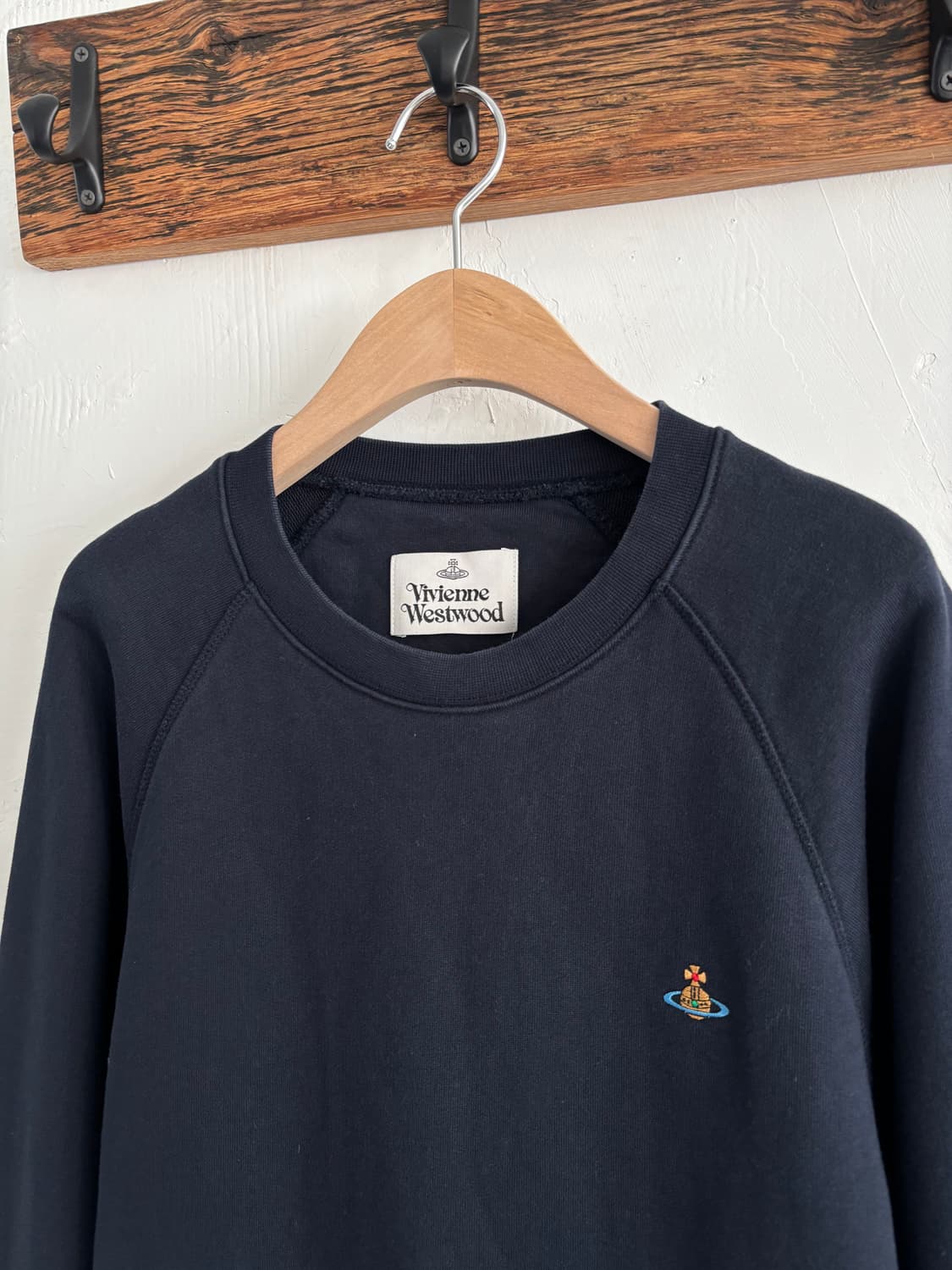 Vivienne Westwood 비비안웨스트우드 네이비 로고자수 맨투맨 상품이미지3