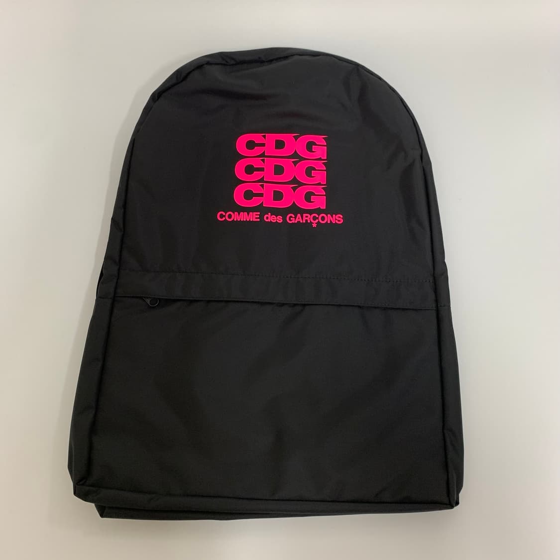 [당일 발송] 꼼데가르송 CDG 핑크 로고 백팩 블랙 상품이미지1