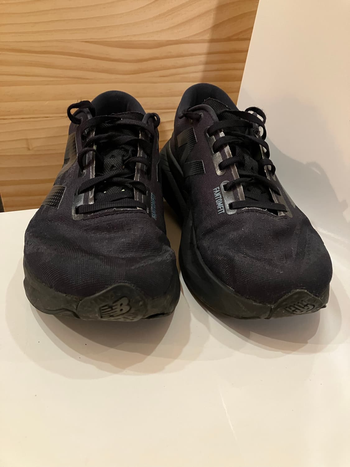 뉴발란스 러닝화 퓨어셀 레벨 v4 블랙 그래픽 상품이미지3