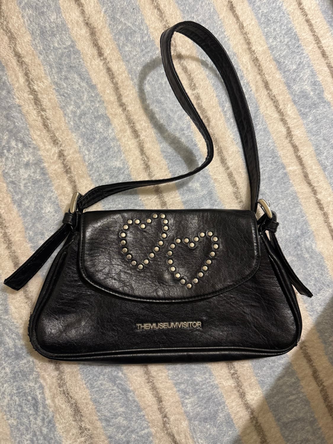 더뮤지엄비지터 하트 포인트 가죽 가방 상품이미지1