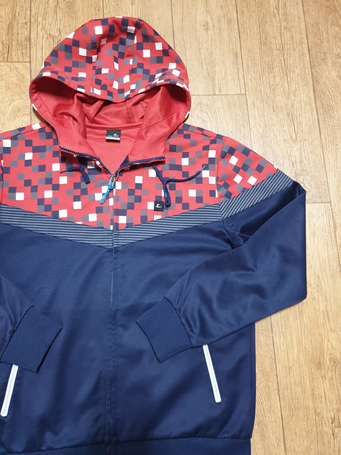 1200 르까프 운동복 후드집업 95 사이즈입니다 상품이미지3