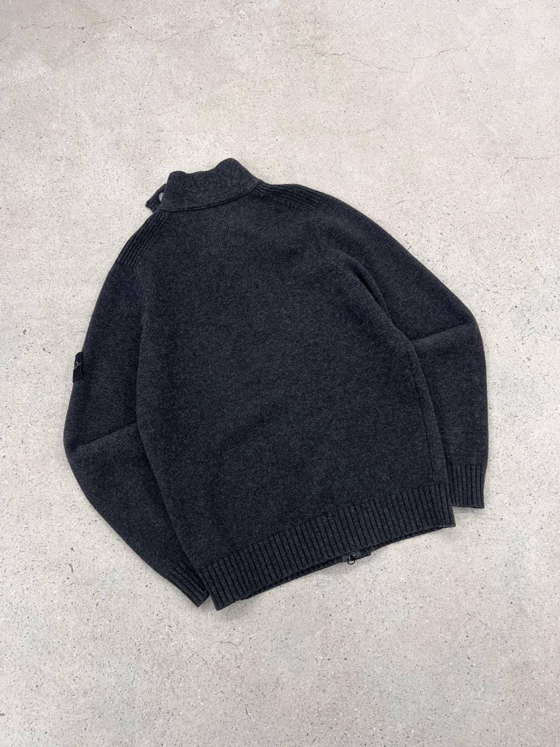 스톤아일랜드 와펜 차콜 니트 집업 가디건 상품이미지3