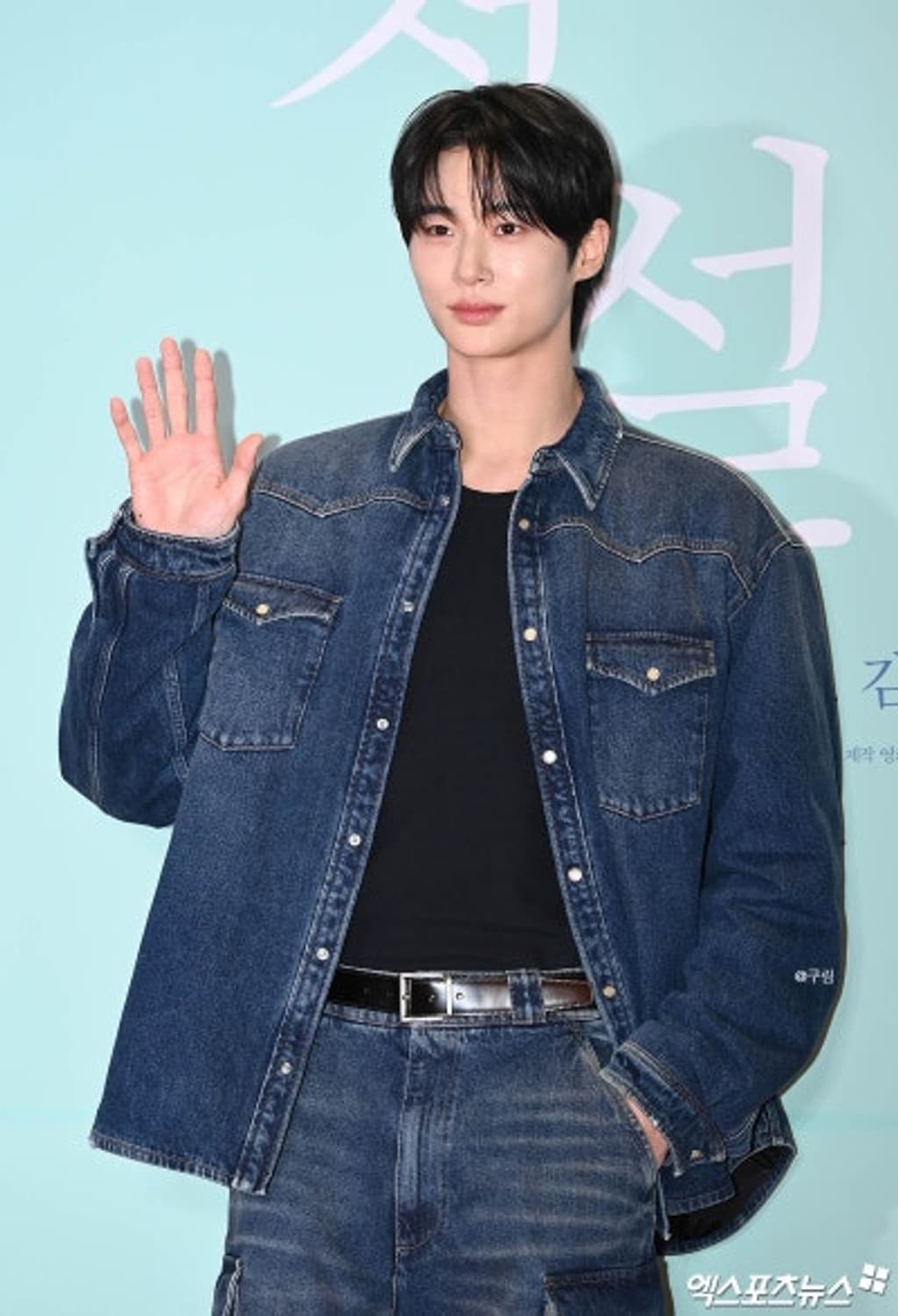 프라다 데님 다운 자켓 판매합니다 상품이미지4