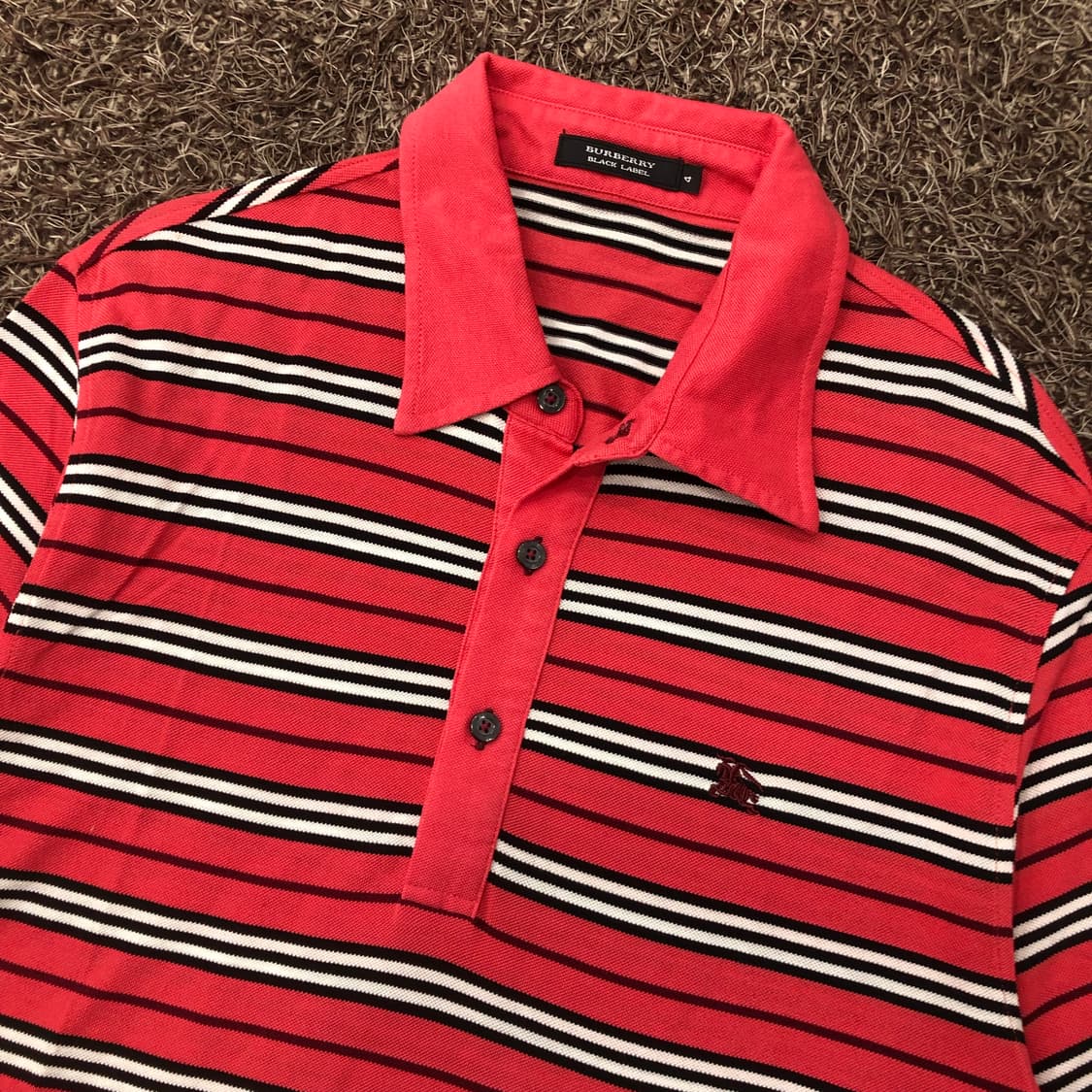 버버리 블랙라벨 로고 스트라이프 카라 반팔 티셔츠 상품이미지2