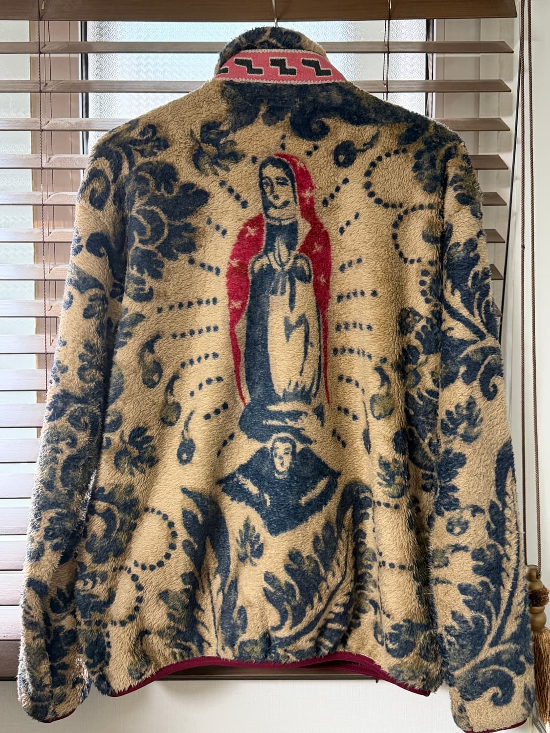 캐피탈 다마스크 패턴 마리아 플리스 집 블루종 베이지 3사이즈 상품이미지1