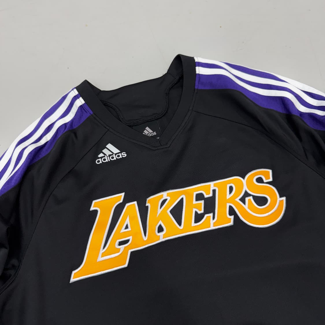 아디다스 X NBA 00s 레이커스 삼선 블록코어 롱슬리브 져지 상품이미지3