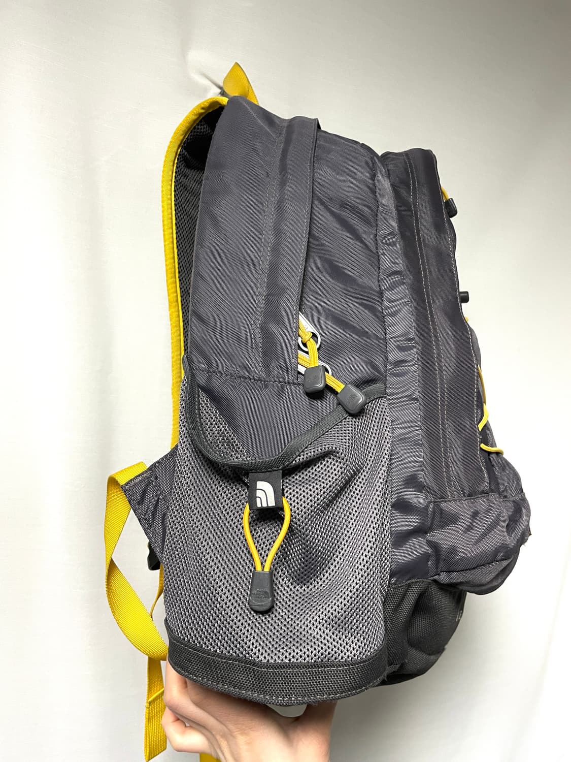 노스페이스 제스터 고프코어 테크니컬 백팩 등산배낭 여행가방 _ 차콜/옐로 상품이미지3