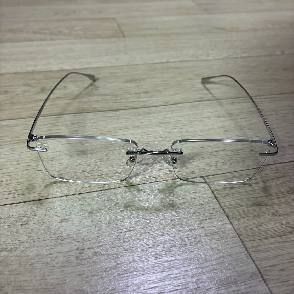 [새상품] 블루엘리펀트 FLEEK 실버 무테 안경 상품이미지3