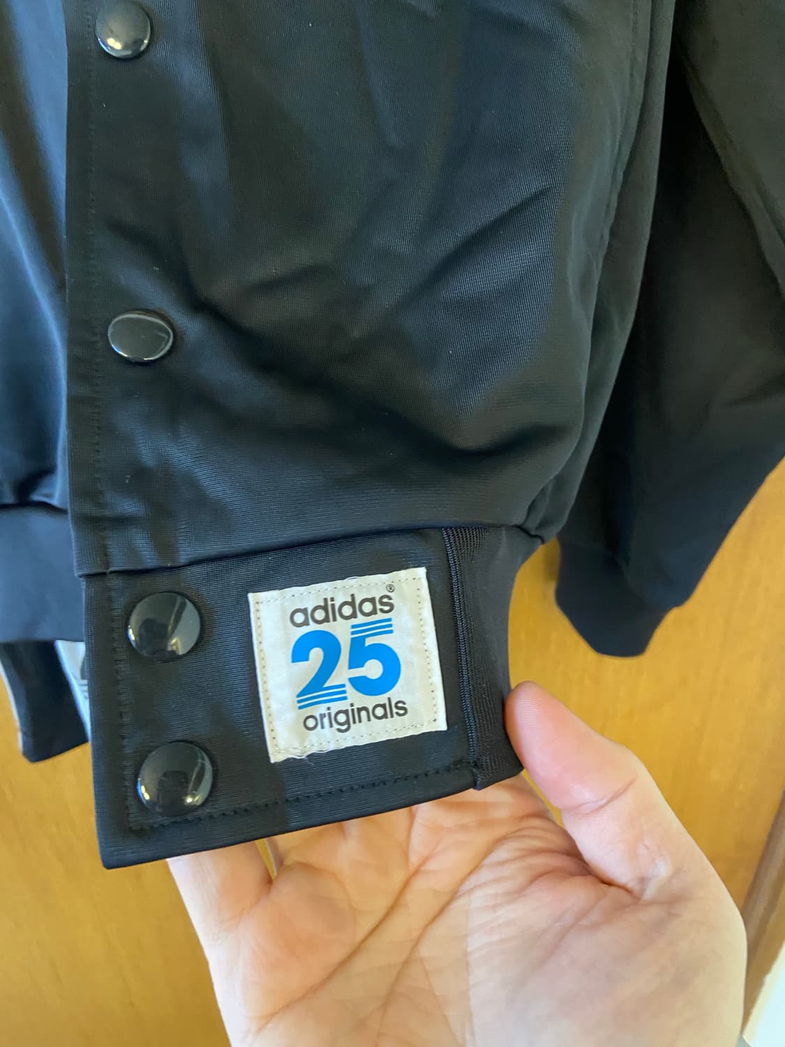 니고베어 아디다스 블랙 트랙탑 셋업 상품이미지4