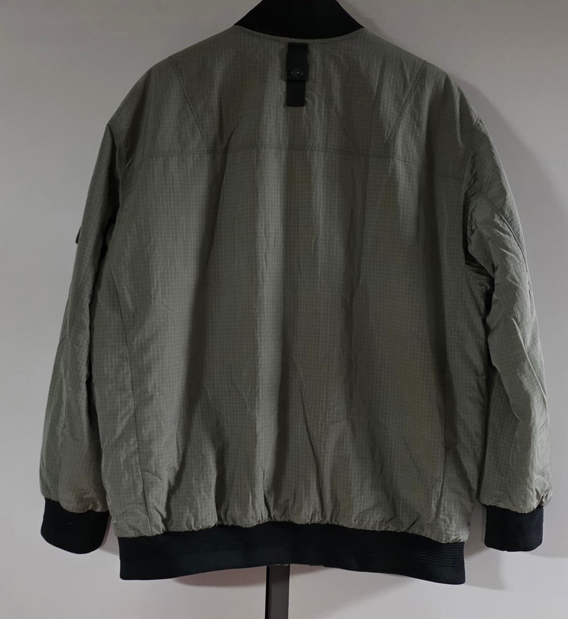 다이나핏 발틱 봄버 패딩자켓.
싸이즈 100~105  남자 상품이미지3