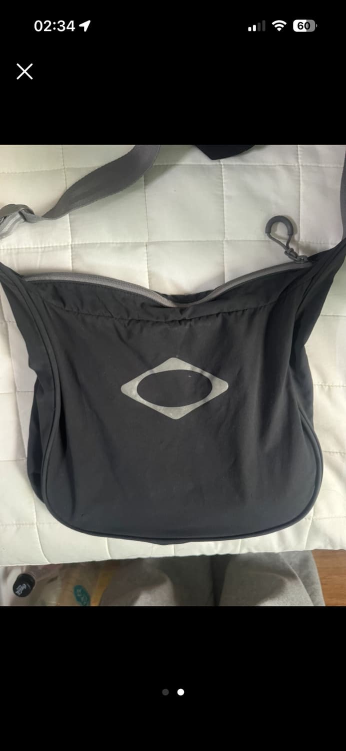 미스치프 롬버스 크로스백 블랙 더현대 상품이미지2