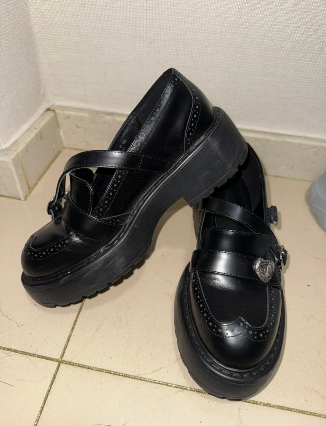 슈콤마보니 하트 로퍼 블랙 플랫 235mm 상품이미지3